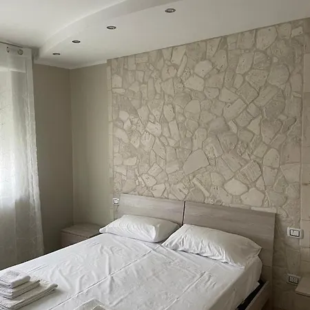 New Paris & Bed & Breakfast